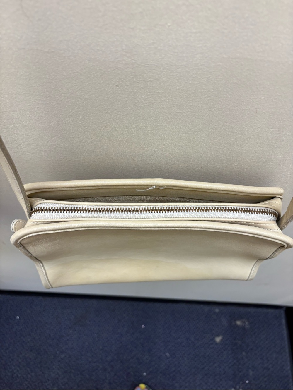 Vintage Coach Sutton Bag #9814 
Cream Leather Crossbody-see pics for stains - Picture 13 of 16